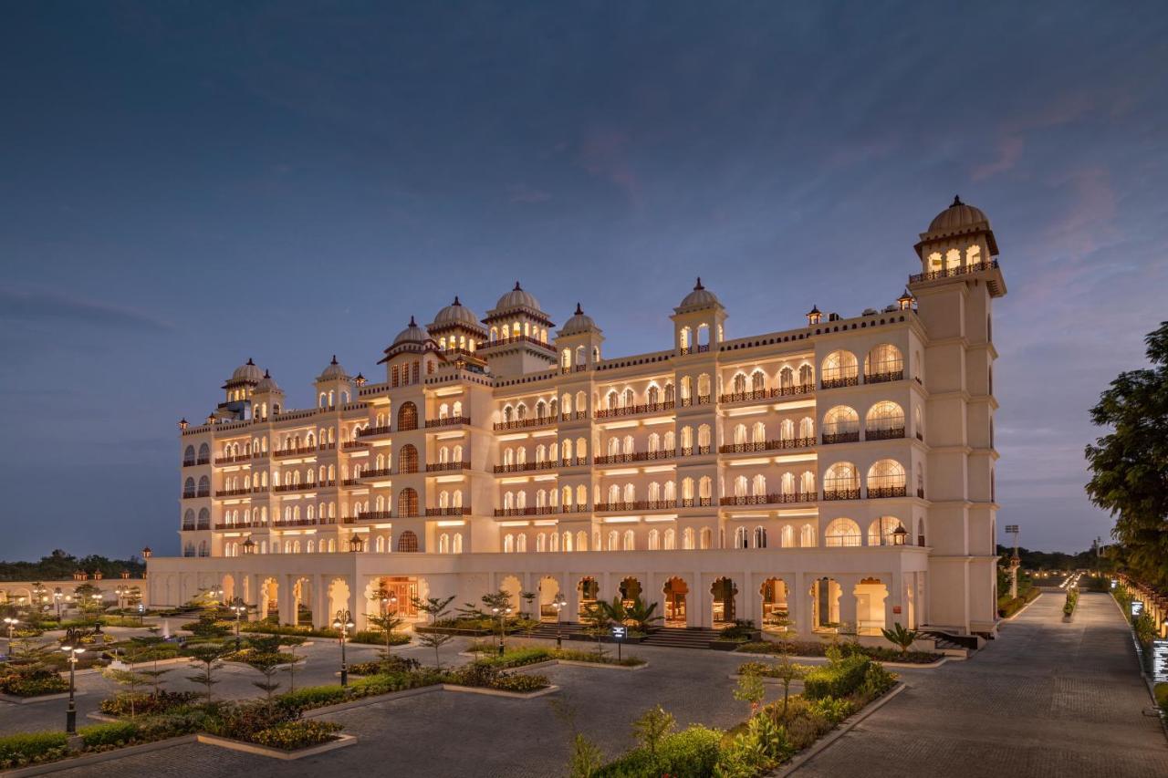 Uday Palace Navsari, A Member Of Radisson Individuals Bagian luar foto