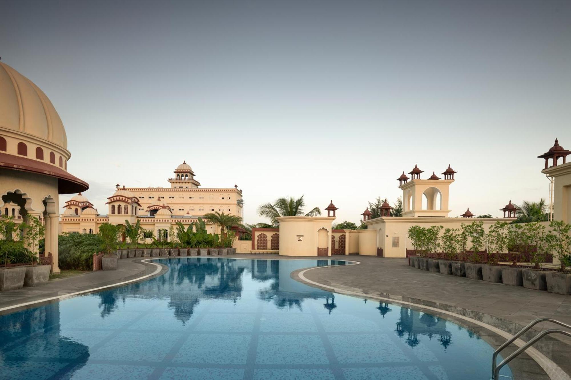 Uday Palace Navsari, A Member Of Radisson Individuals Bagian luar foto